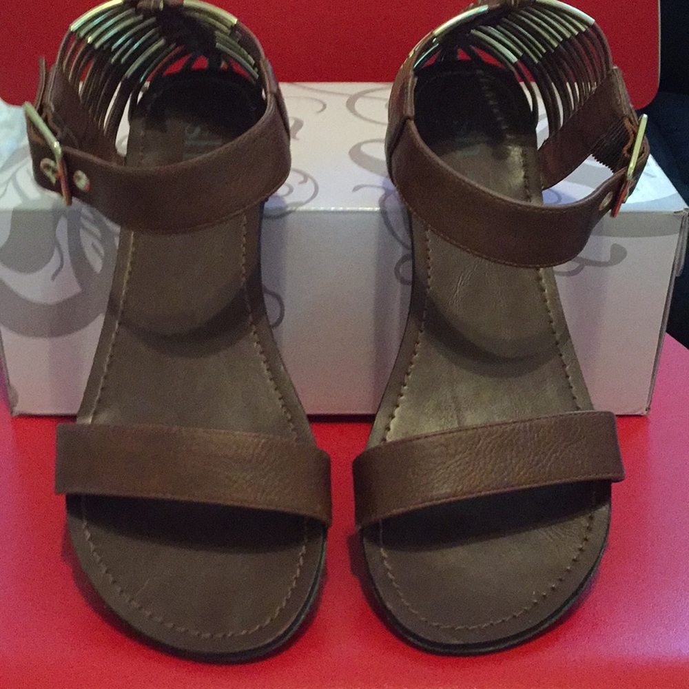 shi by Journeys Sandals